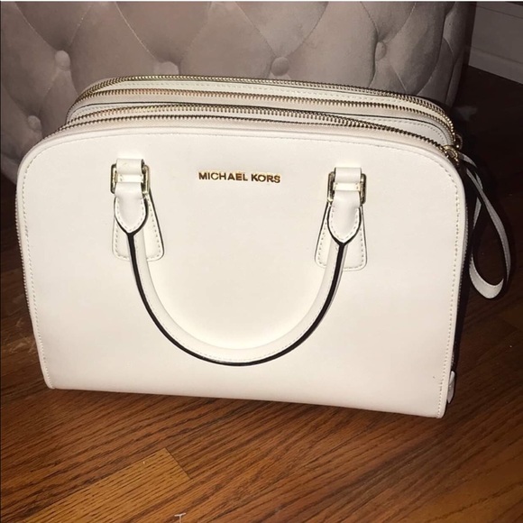 Michael Kors Handbags - Purse mk